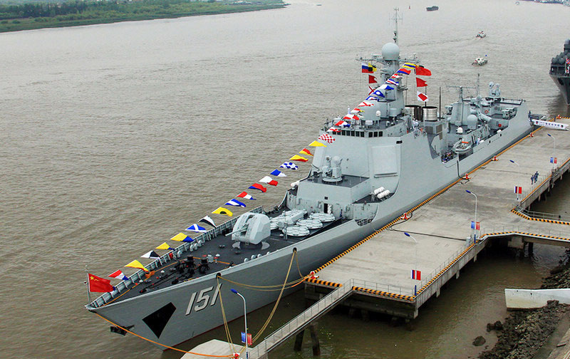 Chinesische Kriegsschiffe im Manöver mit Russland
