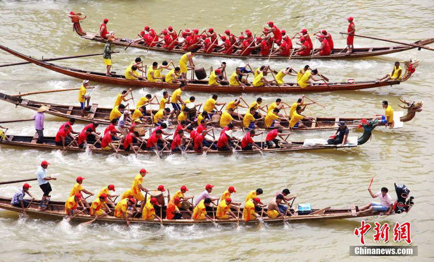 Historisches Drachenbootrennen in Hunan