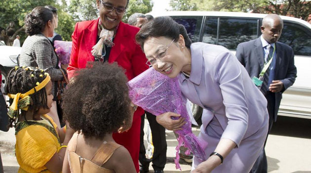 Li Keqiangs Ehefrau besucht Universität Addis Abeba