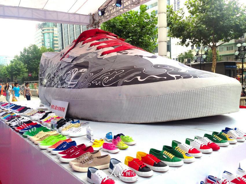 Mega-Schuh in Hangzhou