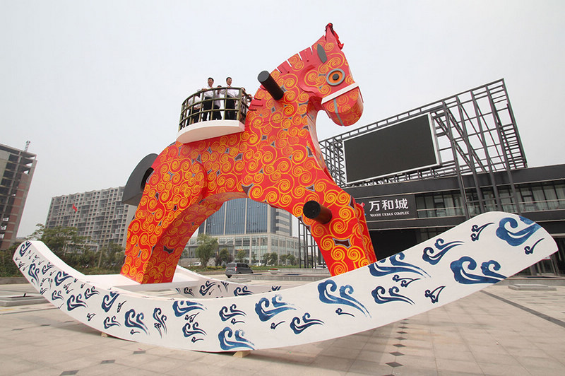 Riesen-Schaukelpferd in Shandong