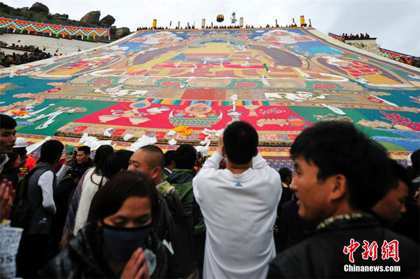 Tibeter feiern das Shoton-Fest