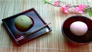 Japaner essen Klebreiskuchen anstatt Mondkuchen