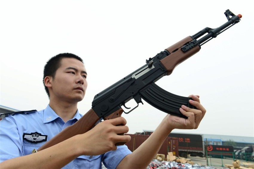 Zhejiang vernichtet 70.000 Waffen-Imitate