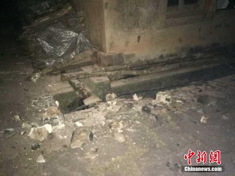 Starkes Erdbeben erschüttert Yunnan