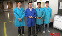 Der „Luban-Knoten“ aus einer Aluminiumlegierung verbindet nicht nur die traditionelle chinesische Weisheit mit modernster deutscher Technik, er symbolisiert auch seit über 30 Jahren die Zusammenarbeit zwischen China und Deutschland bei der Berufsausbildung.