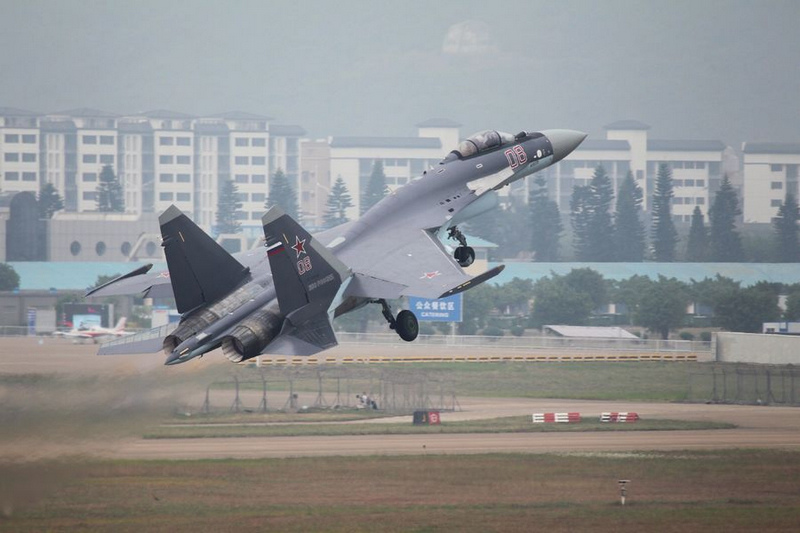 Warm-up für Zhuhai Airshow: Su-35 beweist ihre Wendigkeit