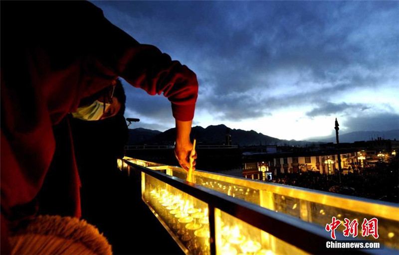Tag der leuchtenden Laternen in Tibet