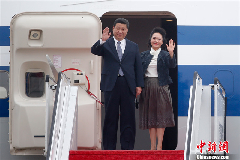Staatspräsident Xi und seine Ehefrau Peng treffen in Macao ein