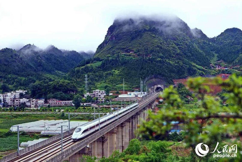 Netz der Hochgeschwindigkeitsbahn dehnt sich in Westchina aus