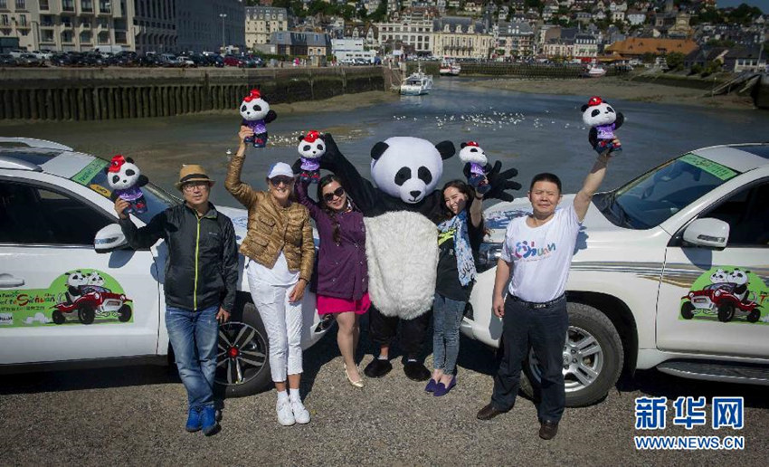 Europäische Gruppe von Pandafans unterwegs nach Sichuan