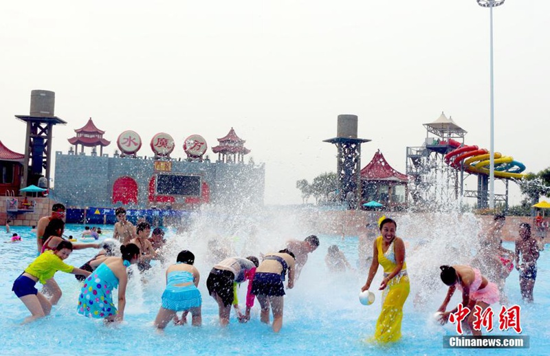 Hitze führt zu Massenansturm auf Wasserpark