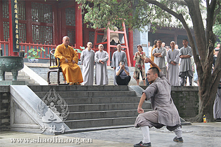 Shaolin-Tempel begrüßt ausländische Pilger