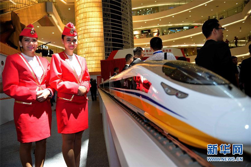 China zeigt Hochgeschwindigkeitsbahn in Indonesien