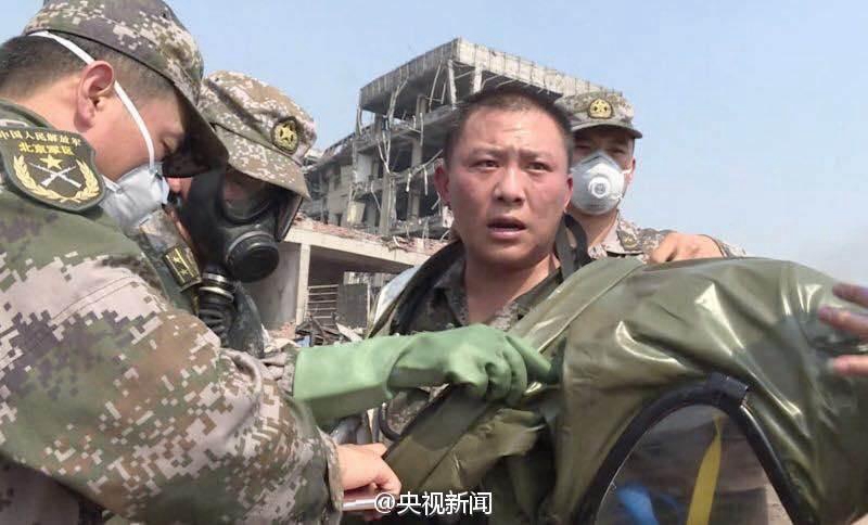 Militärische Spezialkräfte räumen in Tianjin auf