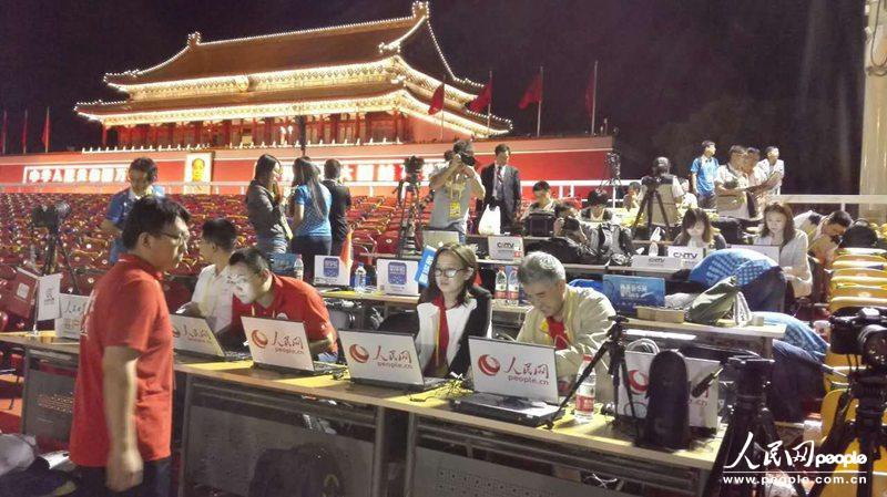 People’s Daily Online überträgt die Parade auf dem Tiananmen