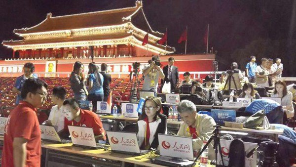 People’s Daily Online überträgt die Parade auf dem Tiananmen