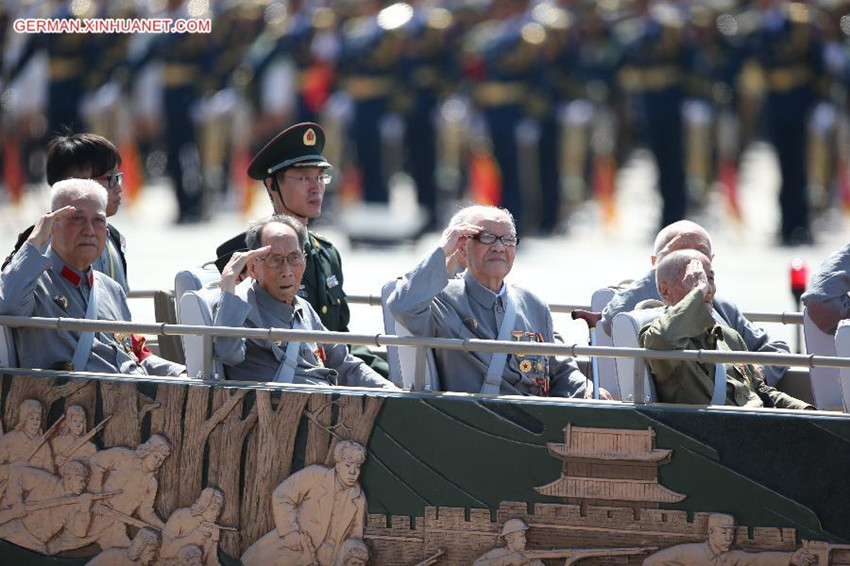 Veteranen nehmen an der Parade in Beijing teil