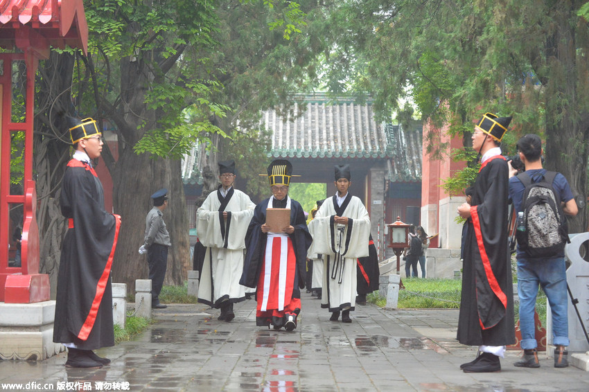 Feierliche Zeremonie zum 2566. Geburtstag von Konfuzius
