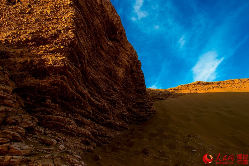 Ruine der „Schwarzen Stadt“ in der Wüste Gobi