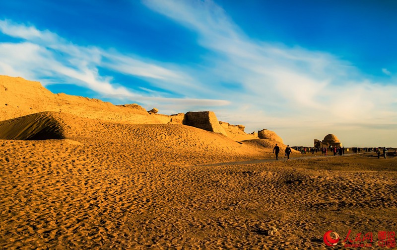 Ruine der „Schwarzen Stadt“ in der Wüste Gobi