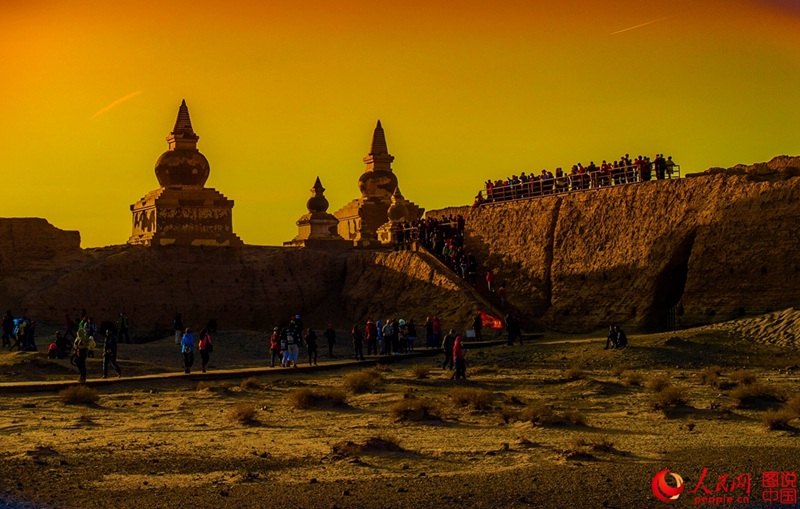 Ruine der „Schwarzen Stadt“ in der Wüste Gobi