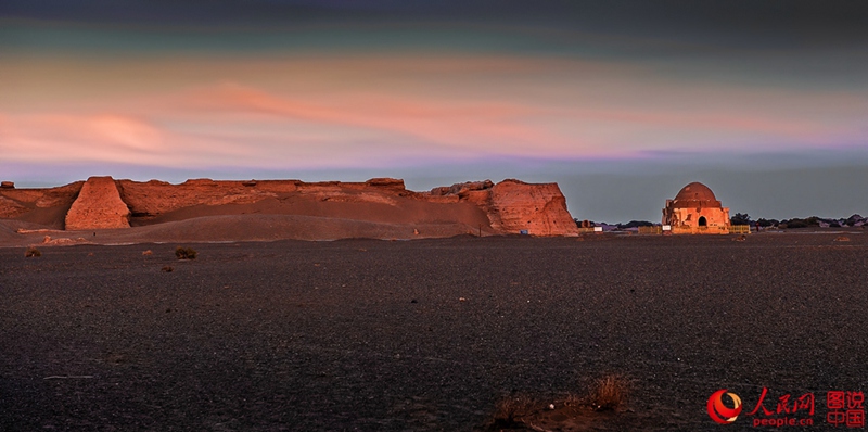 Ruine der „Schwarzen Stadt“ in der Wüste Gobi