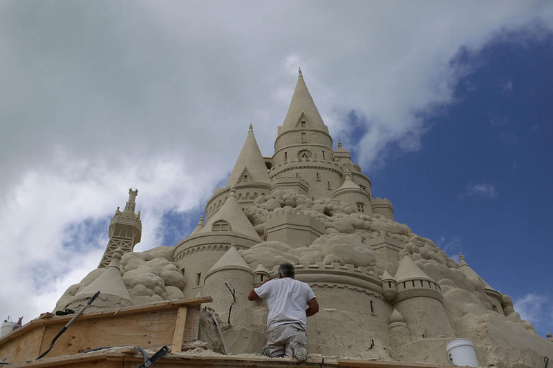 USA baut welthöchste Sandskulptur