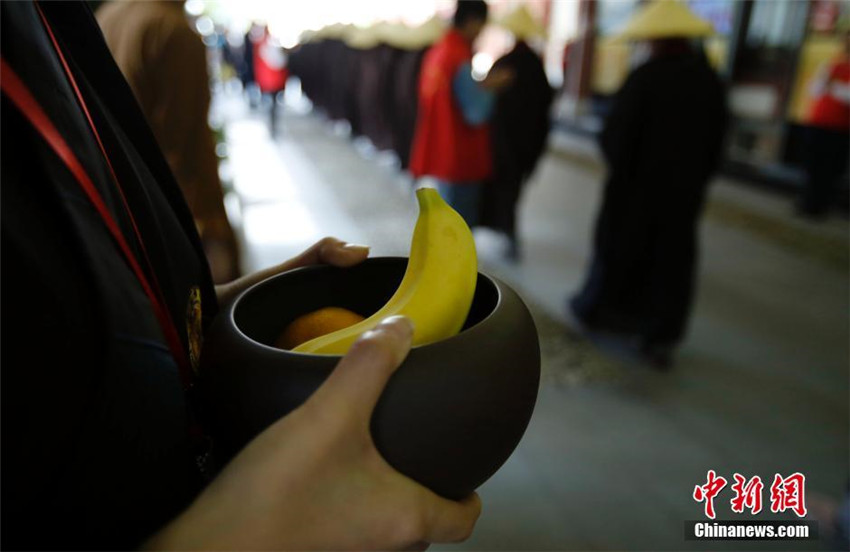 „Mönch auf Zeit“ im Yufo-Tempel von Shanghai