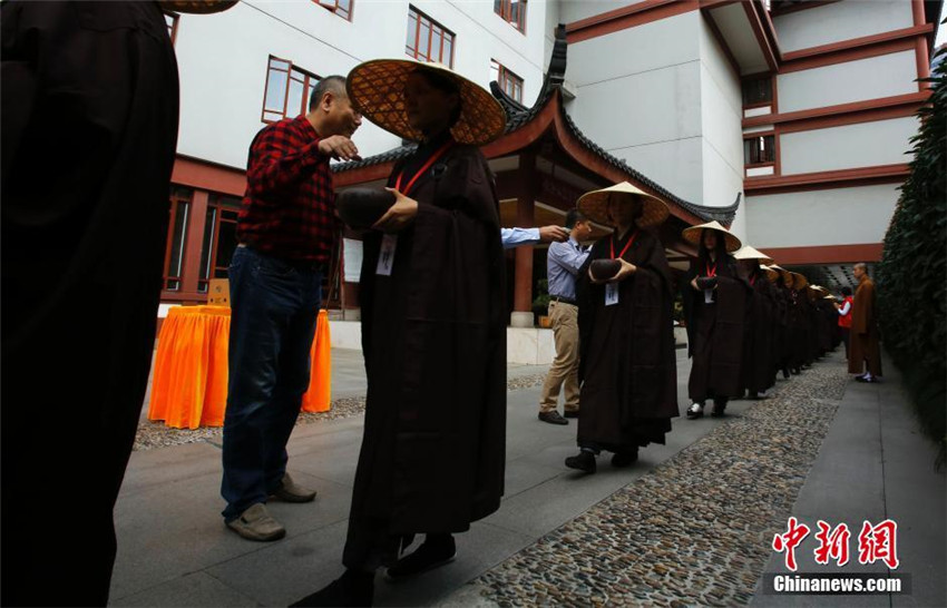 „Mönch auf Zeit“ im Yufo-Tempel von Shanghai