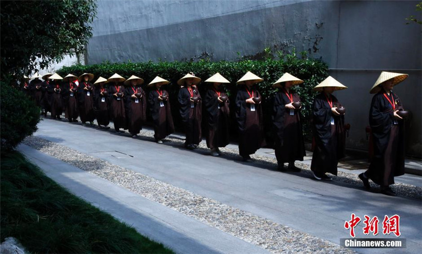 „Mönch auf Zeit“ im Yufo-Tempel von Shanghai
