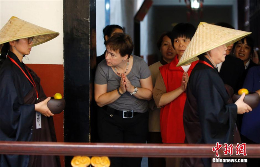 „Mönch auf Zeit“ im Yufo-Tempel von Shanghai