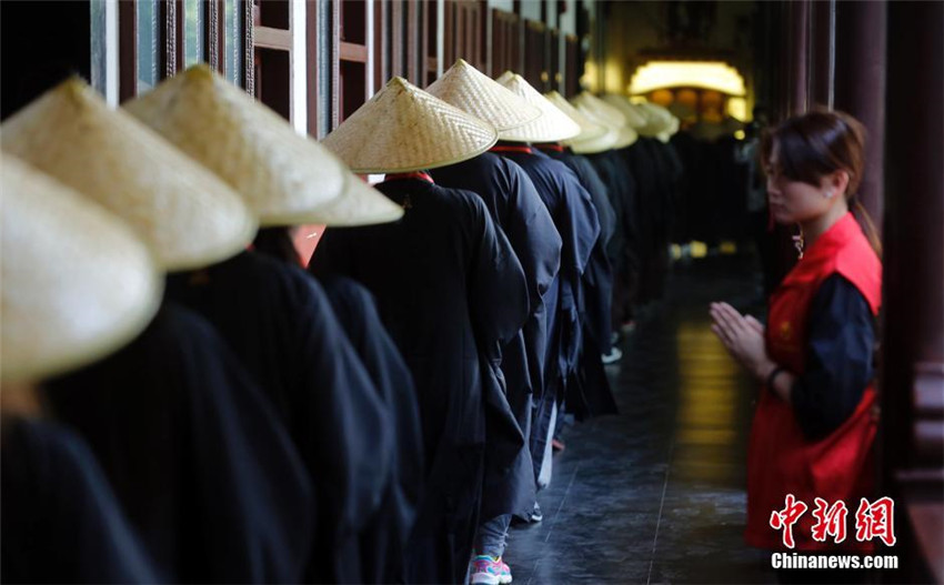 „Mönch auf Zeit“ im Yufo-Tempel von Shanghai