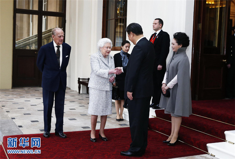 Xi Jinping verabschiedet sich von Königin Elizabeth II.