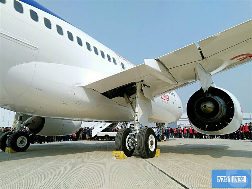 Chinas erster Passagierjet im Bild