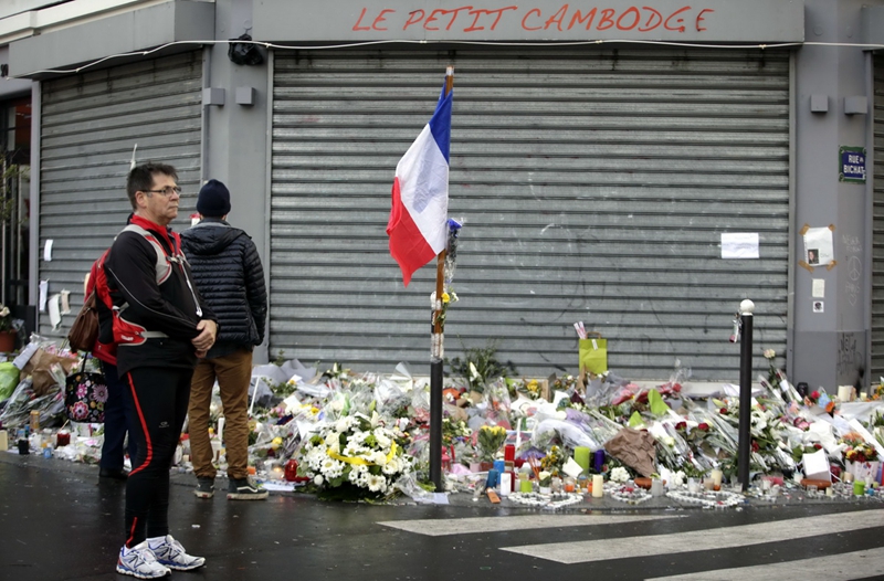 Trauer um die Opfer bei Terroranschlägen in Paris