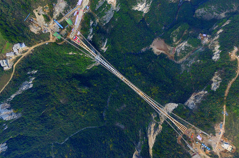 Glas-Brücke in Zhangjiajie nimmt Gestalt an