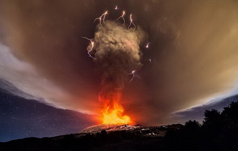 Vulkan Ätna bricht wieder aus