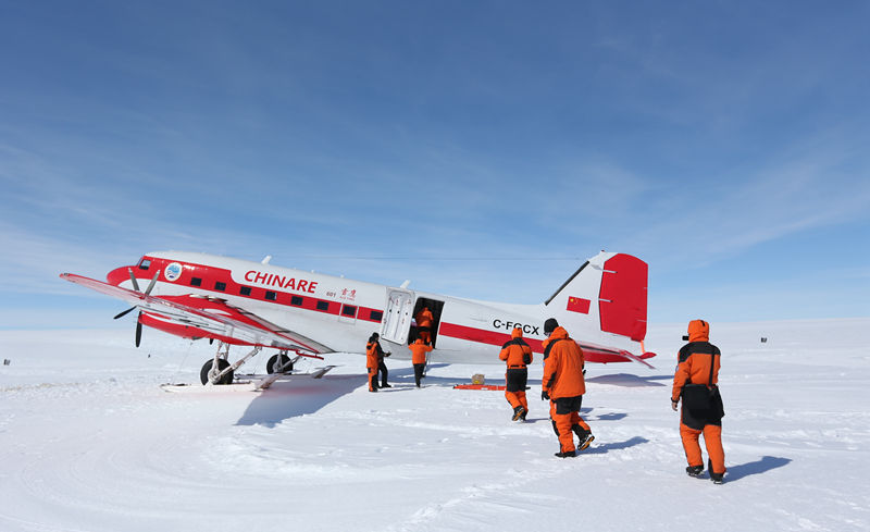 Chinas Antarktis-Flugzeug absolviert ersten Testflug