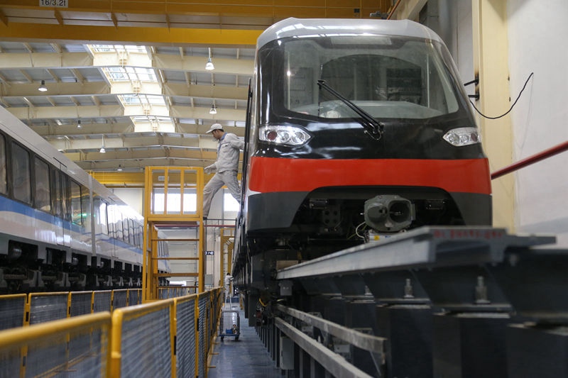 Chinas erste Magnetschwebebahn vor Probelauf