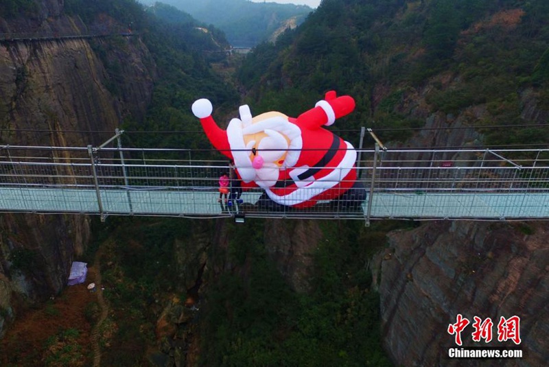 Riesiger Weihnachtsmann in der Provinz Hunan