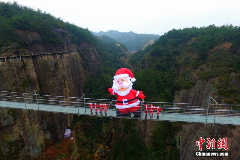 Riesiger Weihnachtsmann in der Provinz Hunan