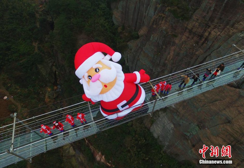 Riesiger Weihnachtsmann in der Provinz Hunan