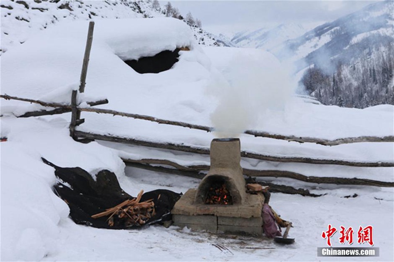 Schneeweißes Märchenland in Xinjiang