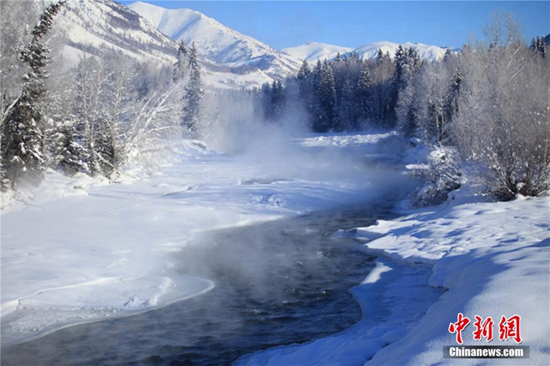 Schneeweißes Märchenland in Xinjiang