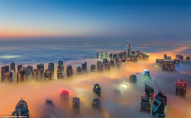 Märchenhaftes Morgengrauen in Dubai