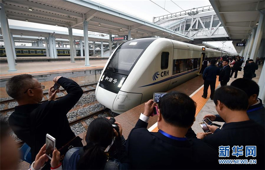Hainan welterste Insel mit „Rundum-Highspeed-Bahn“