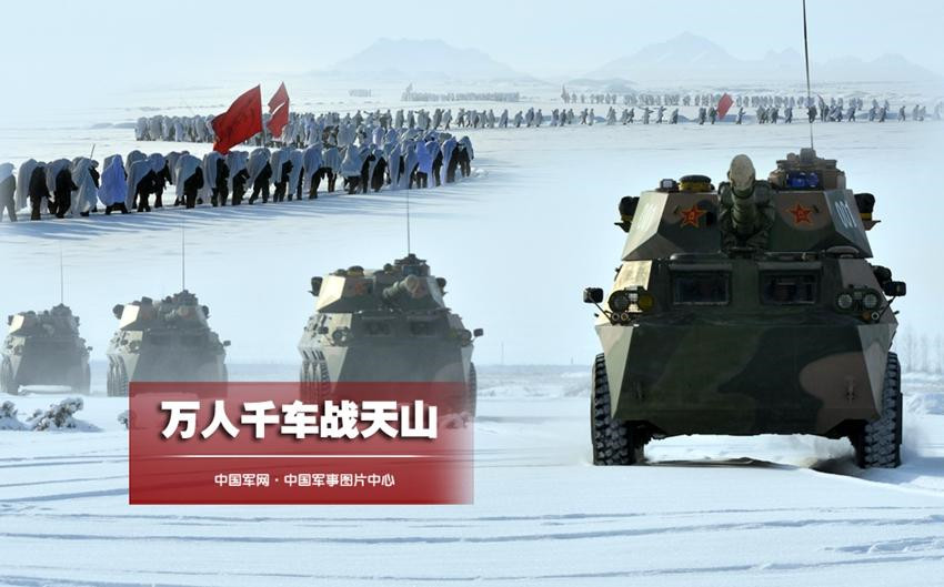 Soldaten der Volksbefreiungsarmee machen Winter-Training