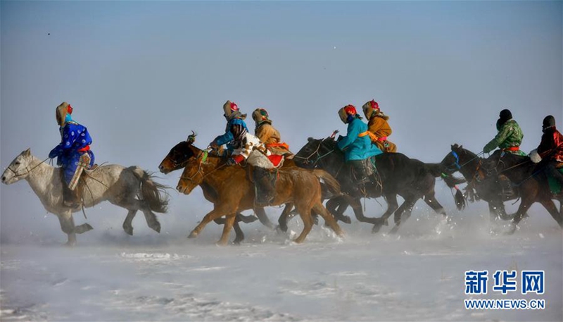 Pferderennen auf Schnee und Eis