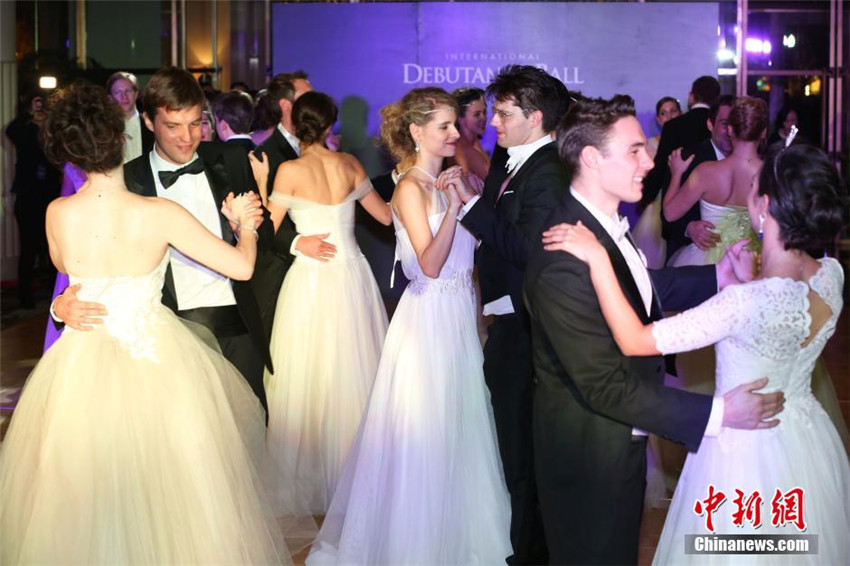 Schönheit und Anmut auf dem „Shanghai International Debutante Ball“